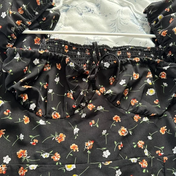 Black Floral Puff Sleeve Midi Dress - Picture 4 of 6